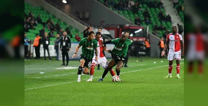 Sakaryaspor'dan kural hatası: 7 yabancı sahada