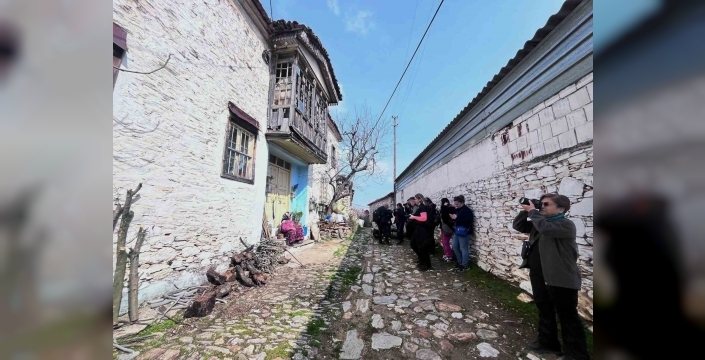 Salihli'de Kemer Mahallesi'nin tarihi dokusu fotoğraflarla ölümsüzleştirildi
