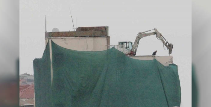 Samsun'da riskli yurt binasının yıkımına başlandı