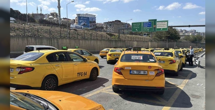 Sarıyer'de taksiciler konvoy düzenledi: Korsan taşımacılığa dikkat çekmek için harekete geçtiler