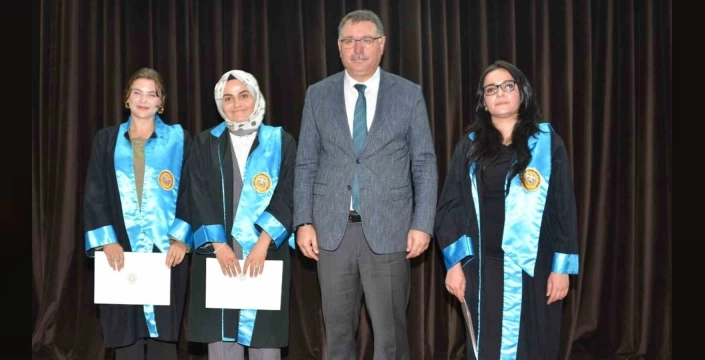 Selçuk Üniversitesi'nde mezuniyet töreni: 37 yıl sonra diplomasına kavuşan da var