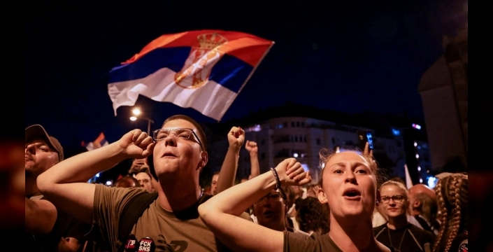 Sırbistan'da hükümet karşıtı gösteriler: Novi Sad'da polisle çatışma