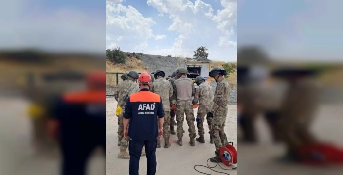 Şırnak'ta askerler afet eğitimi aldı
