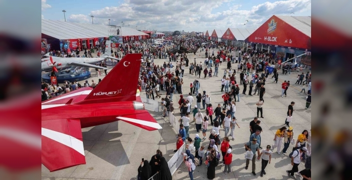 TEKNOFEST'e Vatandaş Akını: Hava Gösterileri Nefes Kesti
