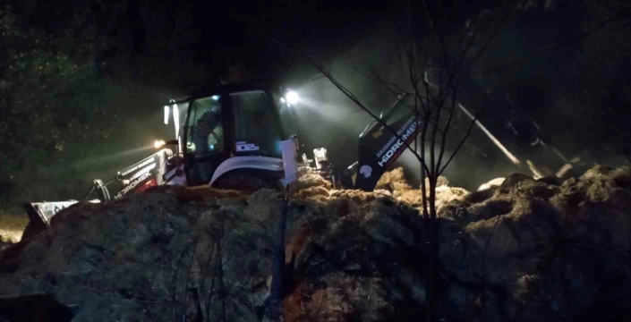 Tokat'ta yangın: 300 saman balyası kül oldu