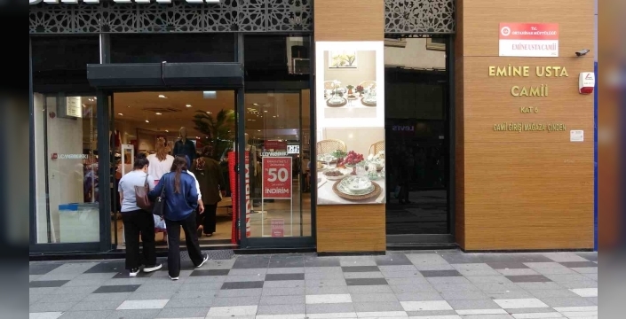 Trabzon'da sıra dışı cami: Alışveriş merkezindeki asansörle ulaşılabiliyor