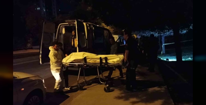 Ümraniye'de yol kenarındaki ağaçta cansız beden bulundu