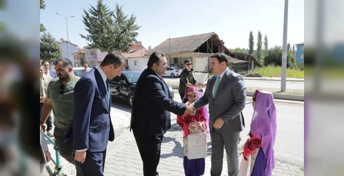 Vali Işın, Pazarlar'da incelemelerde bulundu