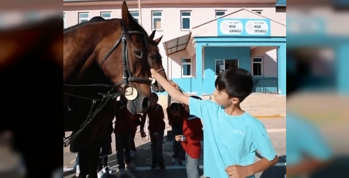 Van'da okul güvenliği için jandarma denetimleri sürüyor