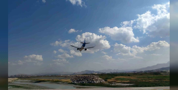 Van Ferit Melen Havalimanı'nda bakım çalışmaları başladı