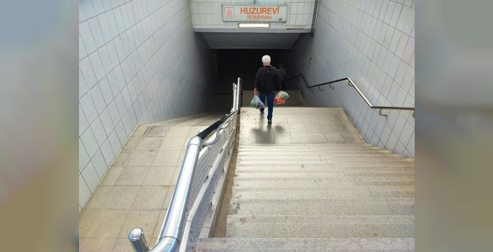 Adana metrosunda 16 yıllık mucize: Yürüyen merdiven yeri var, kendisi yok!