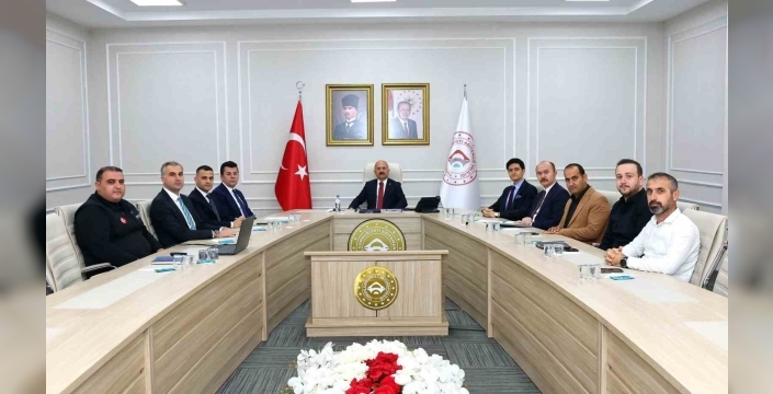 Adıyaman'da vali yardımcıları deprem konutlarını değerlendirdi