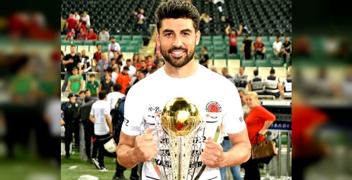 Ahmet Aras, futbola başladığı Çeşme Belediyespor'a döndü