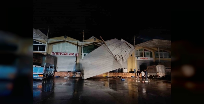 Antalya'da hortum ve sağanak: Demre'de çatı uçtu, Kaş'ta su baskınları yaşandı