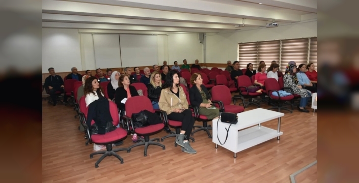 Aydın'da turunçgil üreticilerine yeşillenme hastalığı ve psillid eğitimi verildi