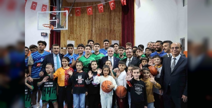 Bakan bak: Gençler için spor yatırımlarımız hız kesmeden sürecek