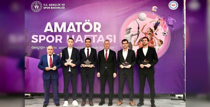 Balıkesir'de sporun yıldızları 'Sporun En'leri Ödül Töreni'nde buluştu