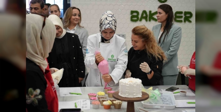 Başakşehir'de yaşlılara ve kadınlara yönelik yeni yaşam merkezleri açıldı