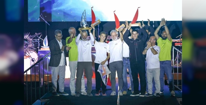 Beliz G, Bodrum Cupta zafer kupasını kaldırdı