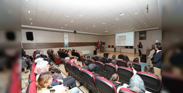 Bitlis'te annelere yönelik 'En İyi Narkotik Polisi Anne' semineri düzenlendi