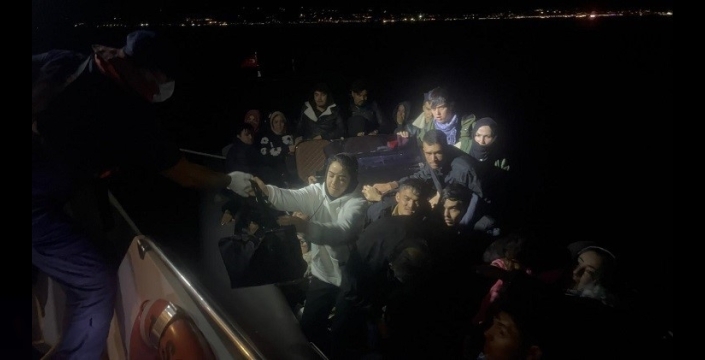 Bodrum açıklarında 43 düzensiz göçmen ve 1 kaçakçı yakalandı
