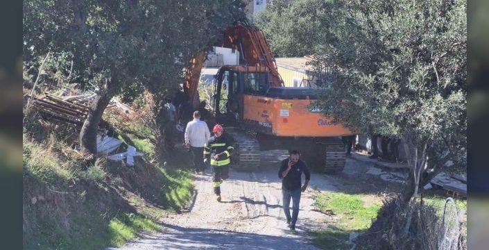 Bodrumda şok kaza: Kamyon şarampole devrildi, sürücü mahsur kaldı!