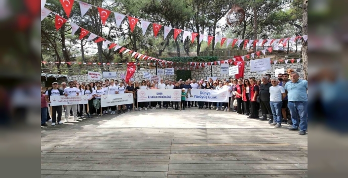 Bornova'da 'sağlıklı yaşam yürüyüşü' ile farkındalık oluşturuldu