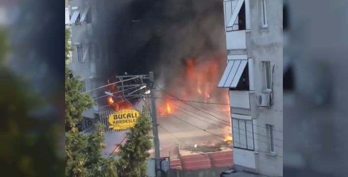 Buca'da binada çıkan yangın manav dükkanına da sıçradı