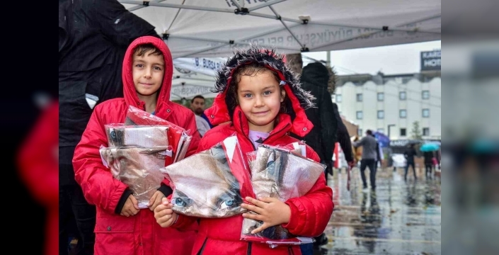 Bursa, Cumhuriyet Bayramı'na 60 bin posterle hazırlanıyor