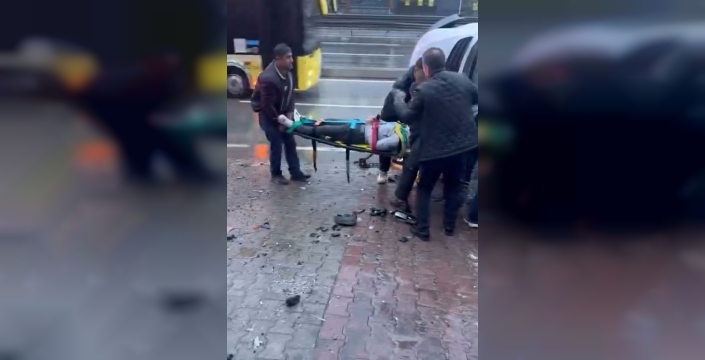 Büyükçekmece'de yolcu minibüsü devrildi: İki kişi hastaneye kaldırıldı