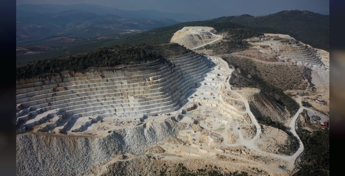 Büyükşehir’e ‘Mermer Zirvesi’ Tepkisi: “Mermerin Parladığı Yerde Yaşam Kararıyor”