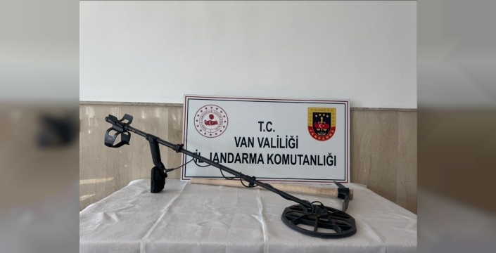 Çaldıranda kaçak defineciler jandarma operasyonuyla yakalandı