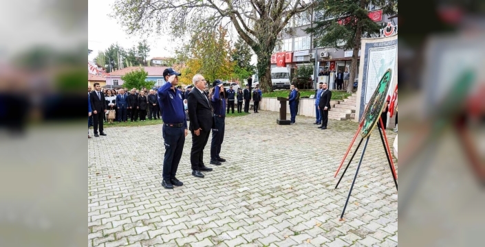 Çameli’de 29 Ekim coşkusu Atatürk Anıtı’na çelenk sunumuyla başladı