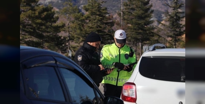 Çankırıda nefes kesen operasyon: 94 firari zanlı ve düzensiz göçmenler yakalandı!