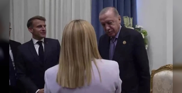 Cumhurbaşkanı Erdoğan'dan İtalya Başbakanı Meloni'ye sigara tavsiyesi: Dünya basını da ilgi gösterdi