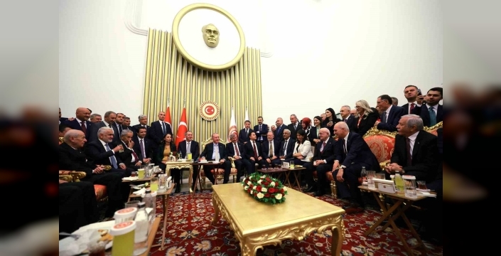 Cumhurbaşkanı Erdoğan ve parti liderleri TBMM'de bir araya geldi
