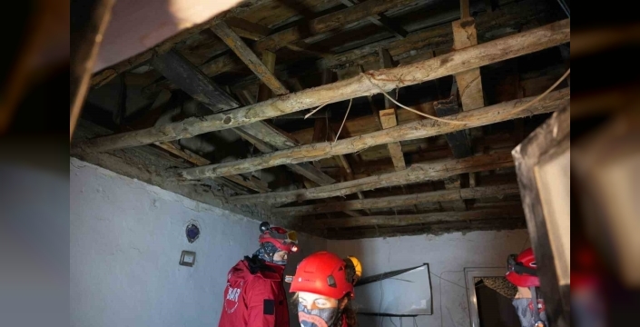 Düğün hazırlığı sırasında kerpiç ev çöktü: 6 yaralı