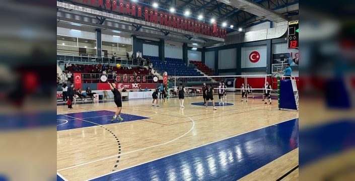 Düzce'de kamu spor oyunları: Milli Eğitim Müdürlüğü voleybolda zirveye çıktı