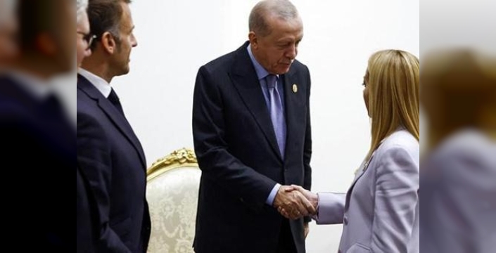 Erdoğan'dan Meloni'ye sigara tavsiyesi: Dünya basını olayı böyle gördü