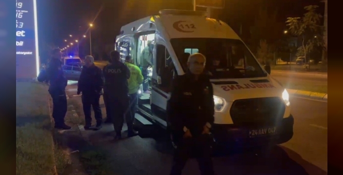 Erzincan'da iki otomobil çarpıştı: 2 yaralı