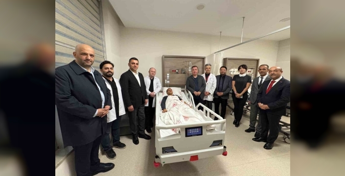 Erzincan Valisi Aydoğdu, hastanede tedavi gören öğrenciyi ziyaret etti