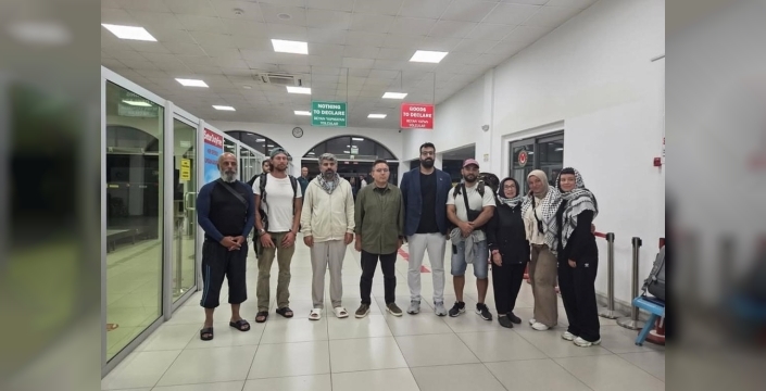 Gazze'ye yardım götüren teknede mahsur kalan 7 kişi kurtarıldı