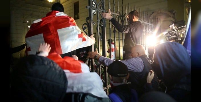 Gürcistan'da hükümet karşıtı protestolar: Polis müdahalesi ve başbakanın sert açıklaması