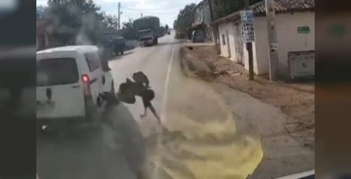 Hayrabolu'da çocuk yolun karşısına geçerken hafif ticari aracın çarpmasıyla ağır yaralandı