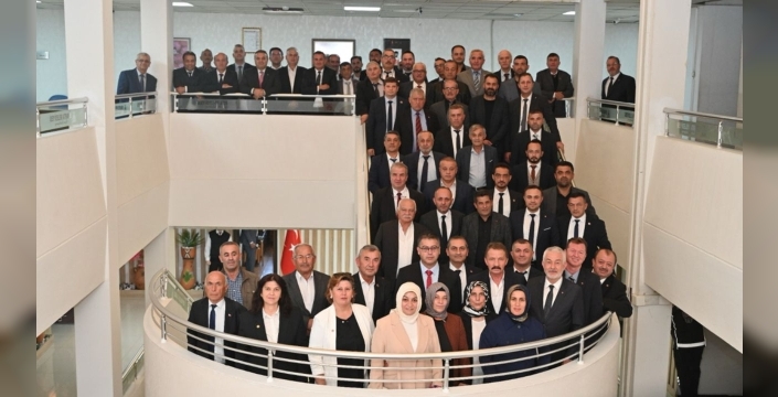 Isparta'da pembe ışıklar: Kirazlıdere terası kanser farkındalığına ışık tuttu