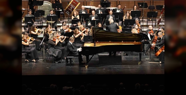 İstanbul Devlet Senfoni Orkestrası, 2025-2026 sezonunu Atatürk Kültür Merkezi'nde açtı