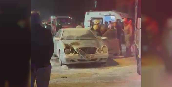 İzmirde dehşet anları: Eşiyle tartışan adam otomobilini ateşe verdi