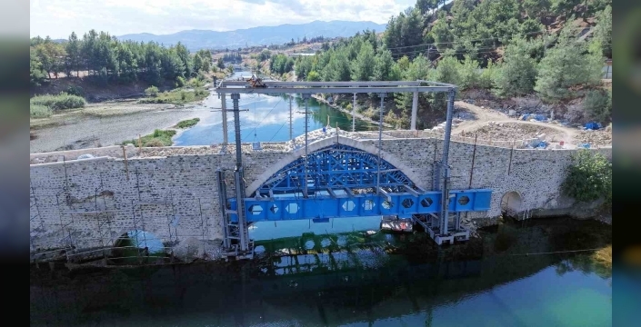 Kahramanmaraş'ın tarihi Ceyhan Köprüsü'nde restorasyon tamamlanıyor
