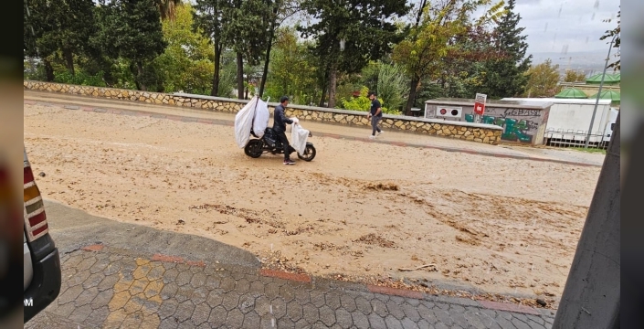 Kahramanmaraş'ta sağanak sele yol açtı: İş yerleri ve alt geçitler sular altında kaldı