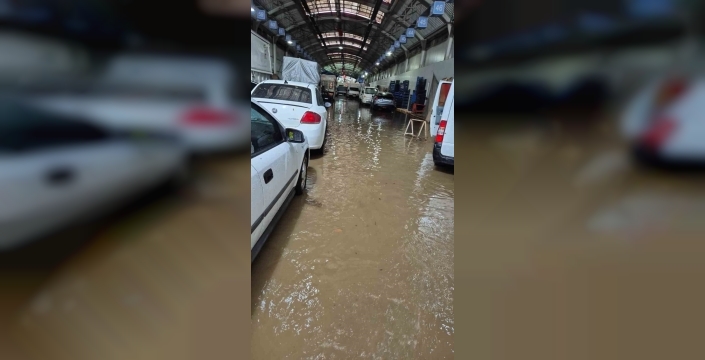 Karadeniz Ereğli'de sağanak ve dolu: İşyerleri sular altında kaldı, ulaşım aksadı
